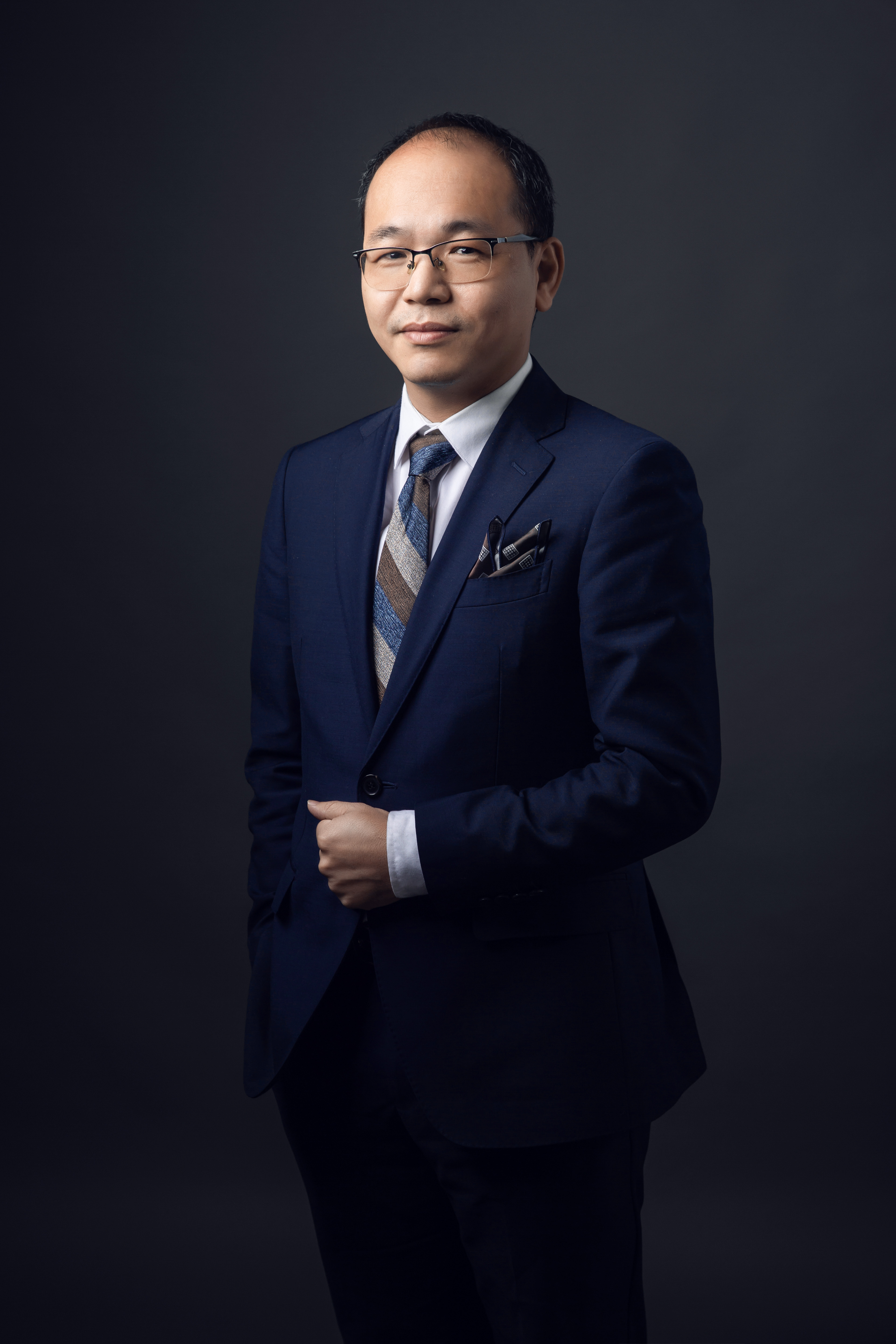 1753751529618548r0XF.jpg 傅重龍(1).jpg